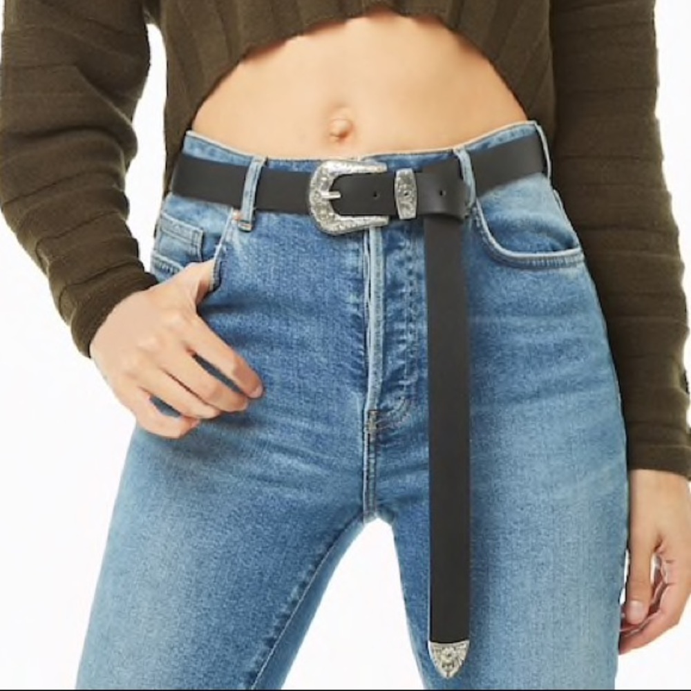 Medium-large forever21 black with silver belt